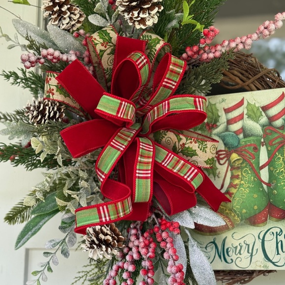 Vintage Inspired Elf Wreath - Picture 2 of 6